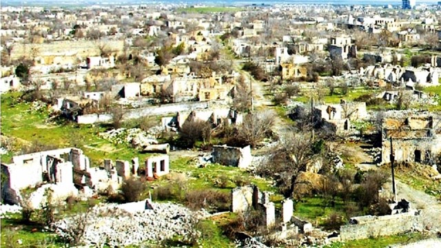 susa-da-gecen-alti-ay-ve-vahsi-siklik-kafkasyanin-aptalca-bir-kronigi