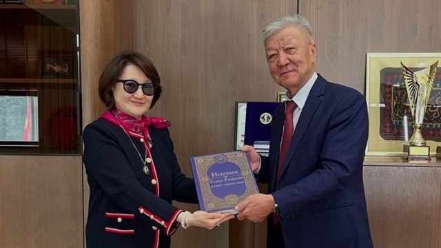 turk-kulturu-ve-mirasi-vakfi-baskani-ile-kirgizistan-milli-bilimler-akademisi-ba