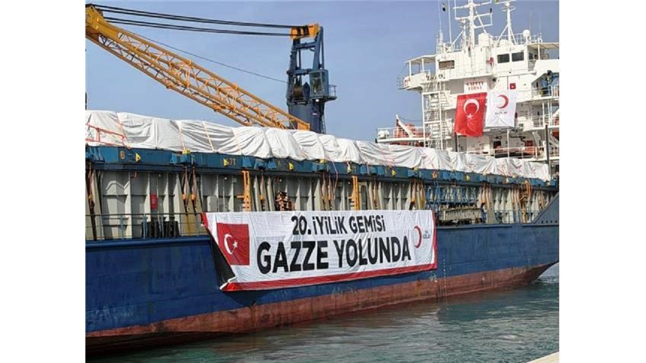 turkiye-den-gazze-ye-umut-tasiyan-20-iyilik-gemisi-yukunu-aris-limanina-indir