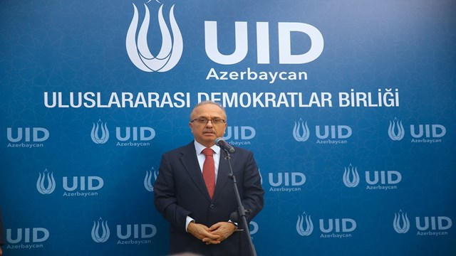 azerbaycanda-fetonun-15-temmuz-darbe-girisimi-anlatildi