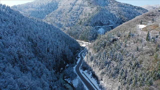 karla-kaplanan-kure-daglari-havadan-goruntulendi