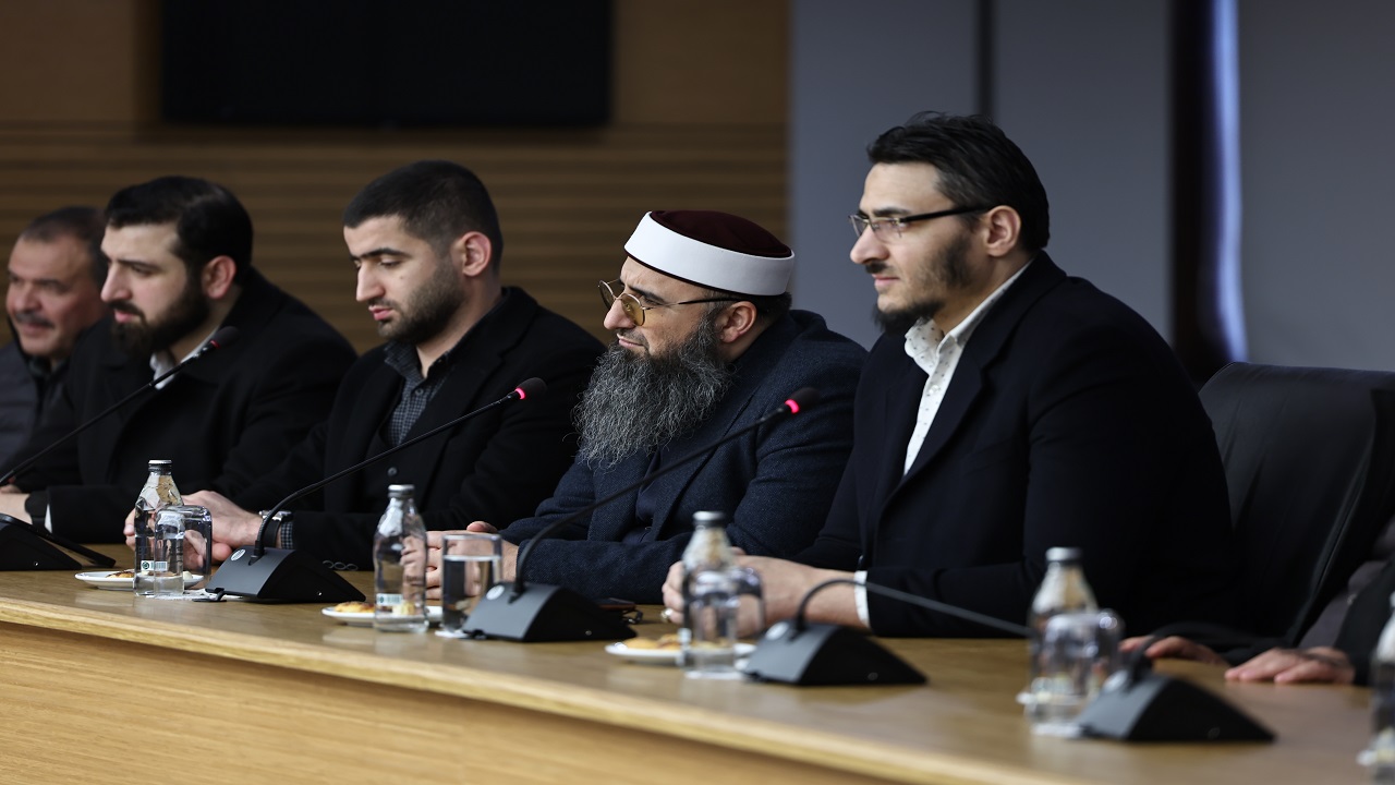 halep-muftusu-ve-beraberindeki-heyet-tika-baskani-eren-i-ziyaret-etti