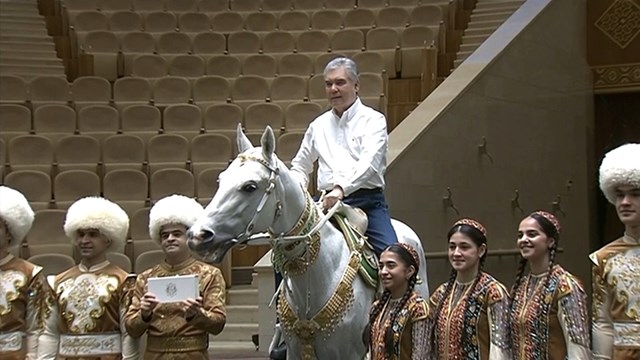 turkmenistan-da-at-yetistiriciligi-gelecege-tasiniyor