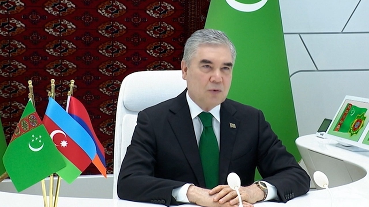 turkmen-halkinin-milli-lideri-gurbanguli-berdimuhamedov-baede-odul-alan-aliyev