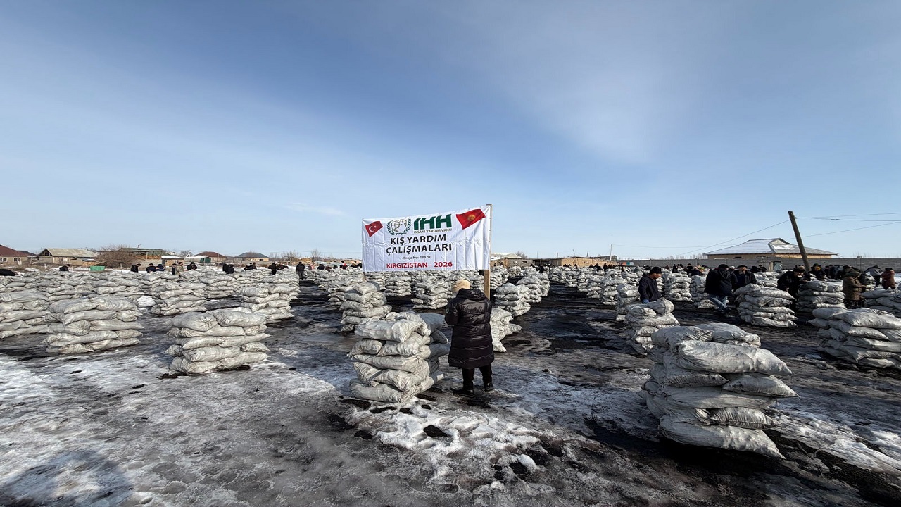 ihh-kirgizistan-ve-kazakistanda-480-ton-komur-dagitti