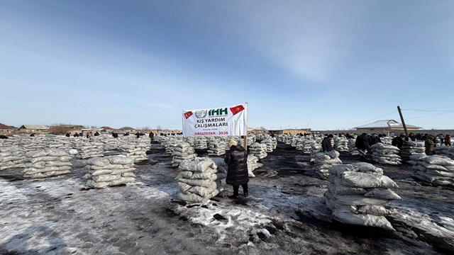 ihh-kirgizistan-ve-kazakistanda-480-ton-komur-dagitti
