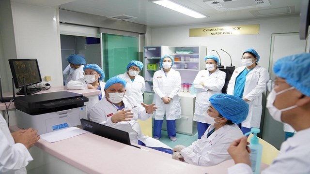 mogolistandaki-ilk-cocuk-kemik-iligi-nakli-turk-ve-mogol-hekim-ekipleri-ile-bir