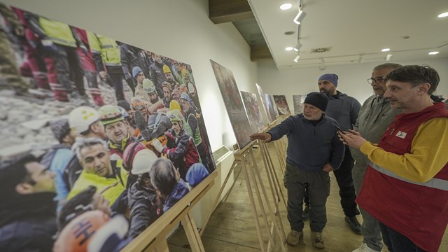 bosna-hersekli-arama-kurtarmacilarin-6-subat-depremlerinde-cektigi-fotograflarda