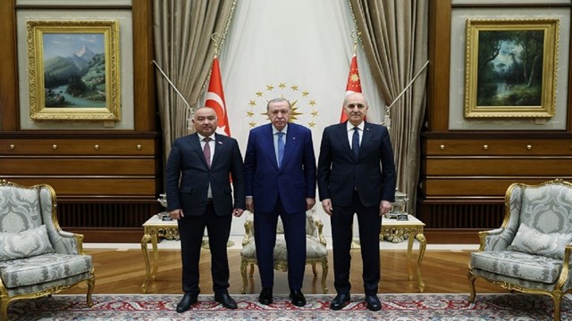 cumhurbaskani-erdogan-kirgizistan-meclis-baskani-turgunbek-uuluyu-kabul-etti