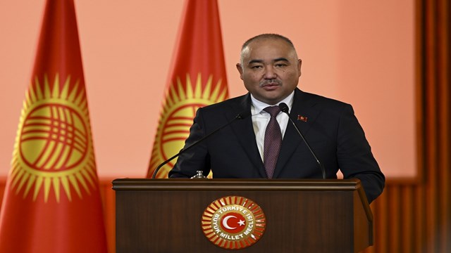 kirgizistan-meclis-baskani-turgunbek-uulu-istifa-etti
