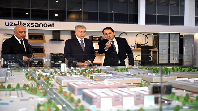 ozbekistan-cumhurbaskani-mirziyoyev-teknopark-sirketlerinin-faaliyetlerini-ince