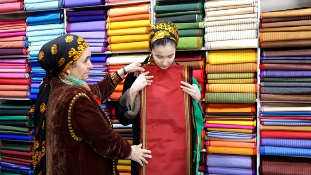 turkmen-kadinlarin-ilmek-ilmek-isledigi-keten-dokumaciligi-yasamaya-devam-ediyor