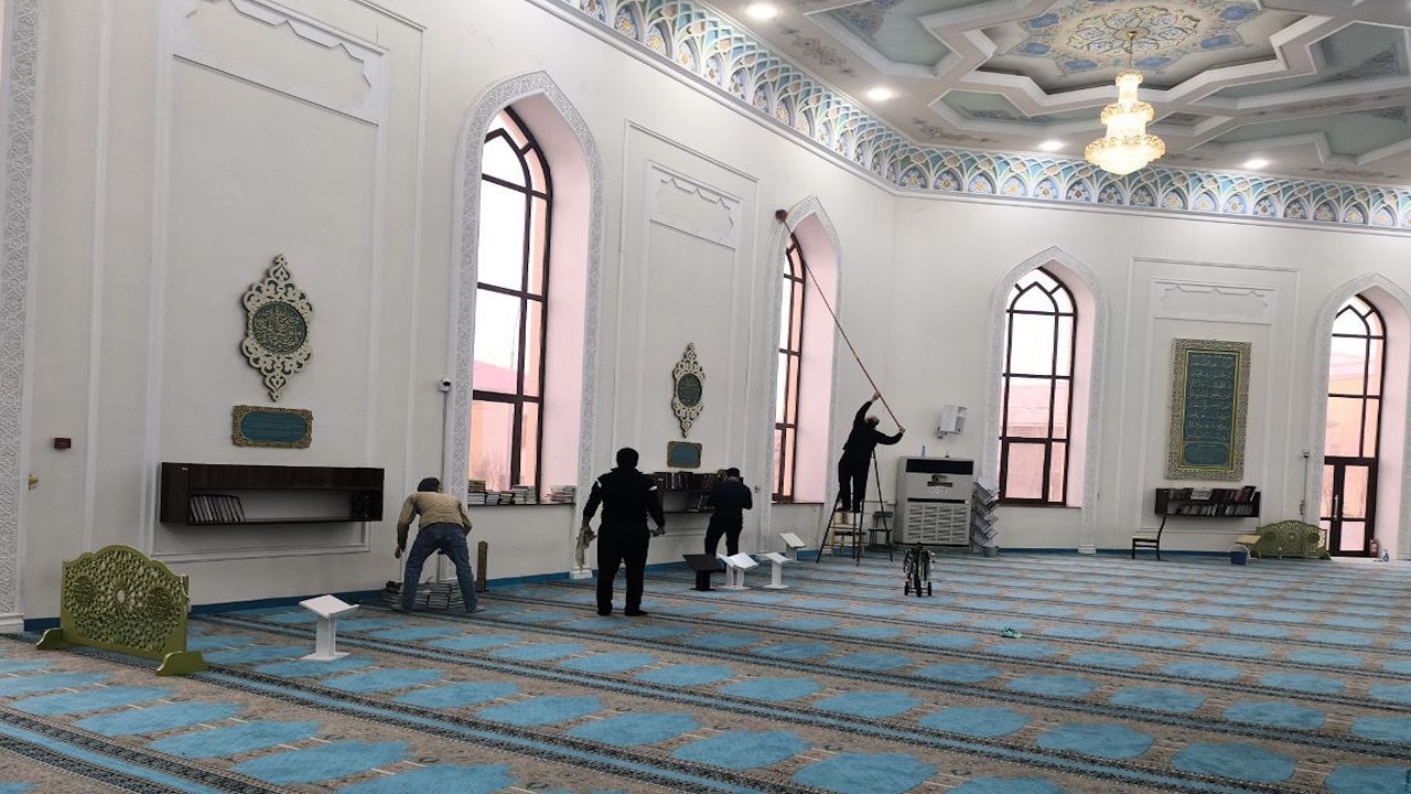 ramazan-ayi-hazirliklarini-tamamlayan-ozbekistanli-muslumanlar-ilk-teravih-icin