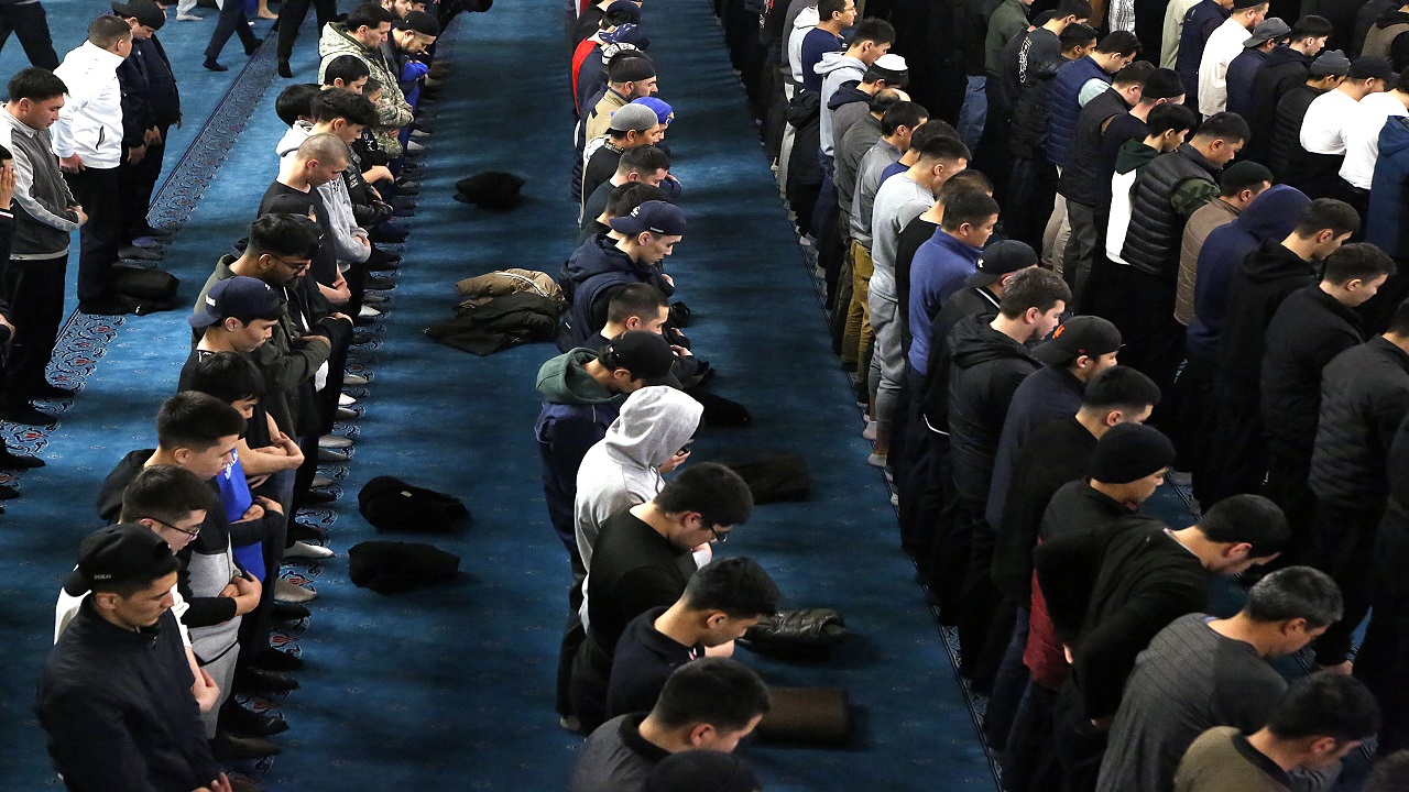 kirgizistanda-ramazanin-ilk-teravih-namazi-hatimle-kilindi