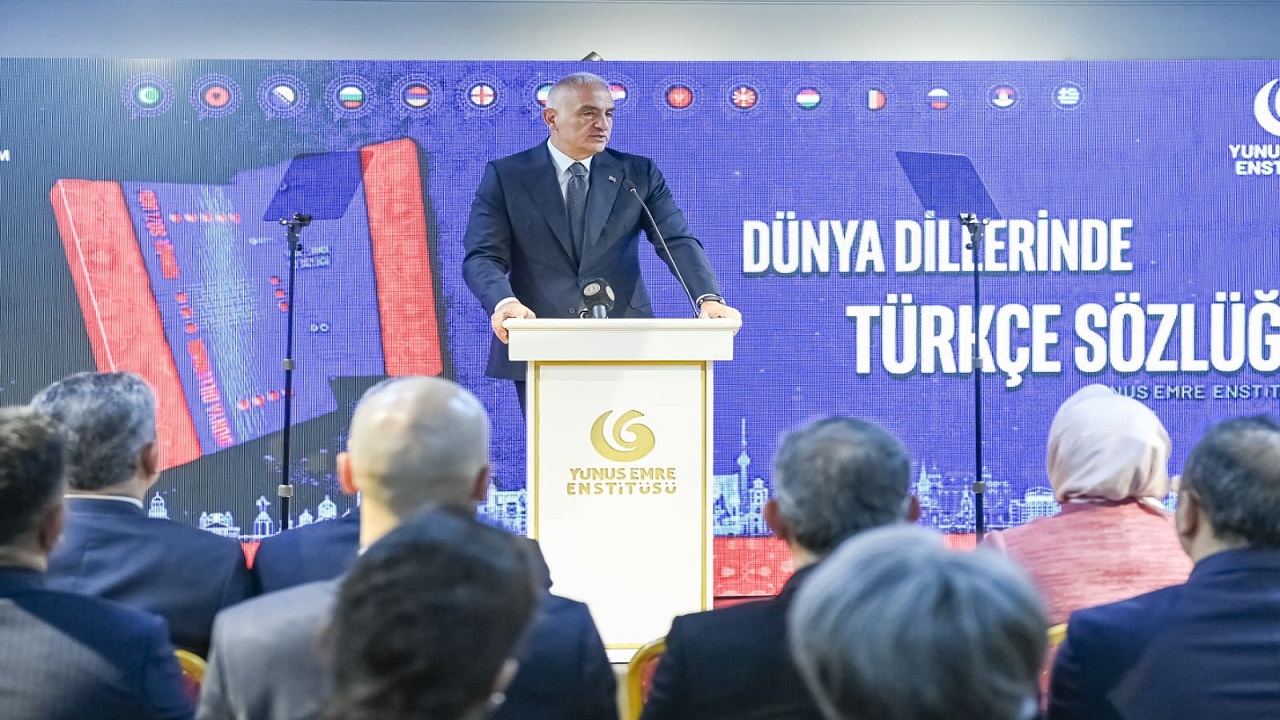 kultur-ve-turizm-bakani-ersoy-dunya-dillerinde-turkce-sozlugunu-tanitti
