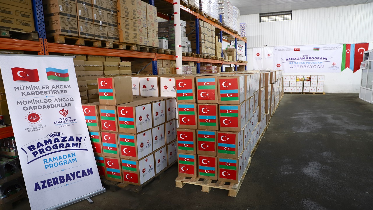 turkiye-diyanet-vakfi-azerbaycanda-ihtiyac-sahiplerine-ramazan-kolisi-dagitti