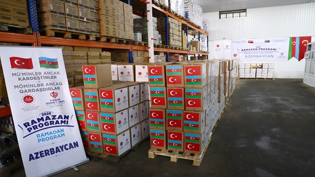 turkiye-diyanet-vakfi-azerbaycanda-ihtiyac-sahiplerine-ramazan-kolisi-dagitti