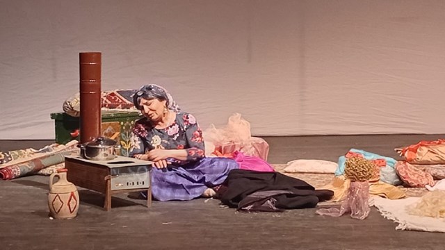 ankara-da-hocali-dan-adsiz-kadin-tiyatro-eseri-sahnelendi