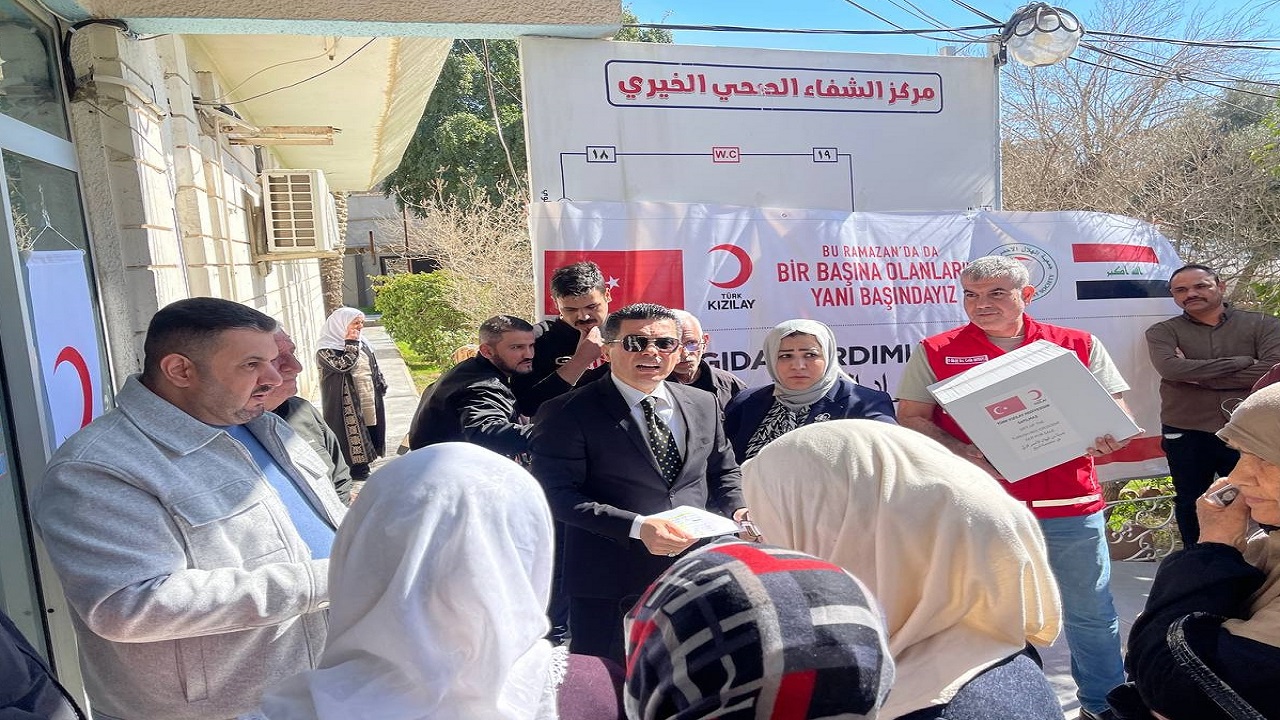 turk-kizilay-kerkukte-100-dusuk-gelirli-aileye-gida-yardimi-yapti