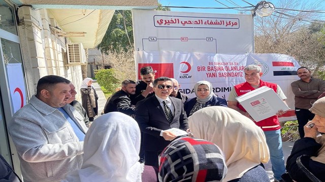 turk-kizilay-kerkukte-100-dusuk-gelirli-aileye-gida-yardimi-yapti