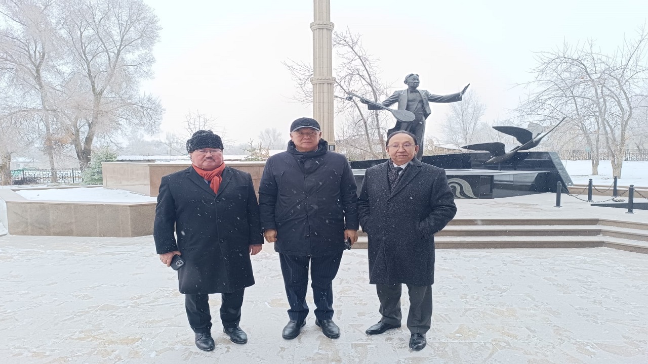 turksoy-buyuk-kazak-ozani-jambil-jabayevi-180-dogum-yil-donumunde-andi