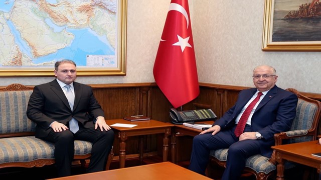 milli-savunma-bakani-guler-azerbaycan-savunma-sanayi-bakani-mustafayev-ile-goru