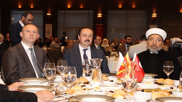 diyanet-isleri-baskani-arpagus-kuzey-makedonyada-iftar-programina-katildi