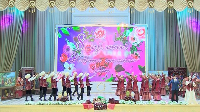 turkmenistan-da-8-mart-dunya-kadinlar-gunu-kutlandi
