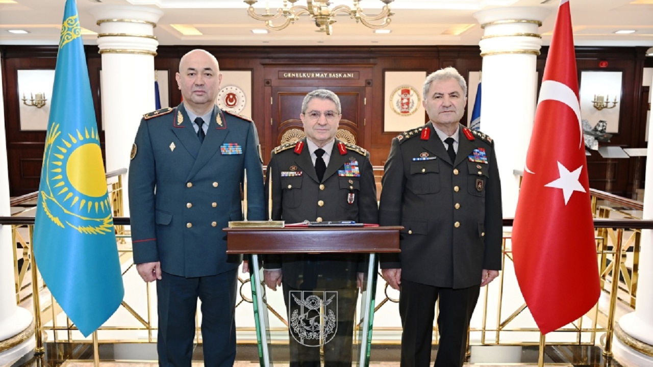 turkiye-ve-kazakistan-komutanlari-ankarada-bir-araya-geldi