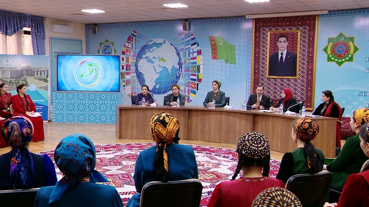 turkmenistan-kadin-diplomatlar-icin-uluslararasi-konferensa-ev-sahipligi-yapti