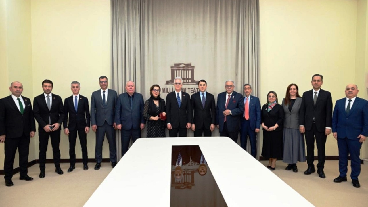 turkiye-ve-ozbekistan-tiyatro-sanatcilari-baku-de-bulusdu