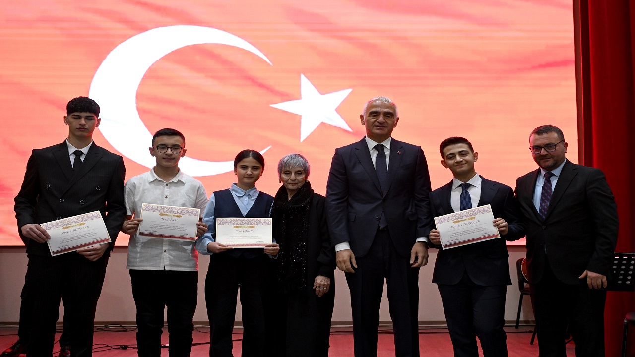 kultur-ve-turizm-bakani-ersoy-istiklal-marsinin-kabulu-ve-mehmet-akif-ersoyu