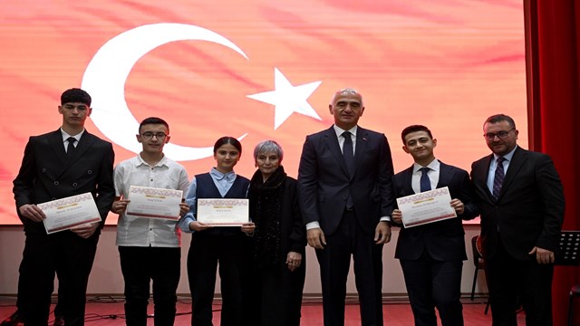 kultur-ve-turizm-bakani-ersoy-istiklal-marsinin-kabulu-ve-mehmet-akif-ersoyu