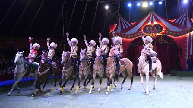 turkmenistan-in-efsanevi-atli-gosteri-grubu-galkinis-azerbaycan-da-izleyiciler