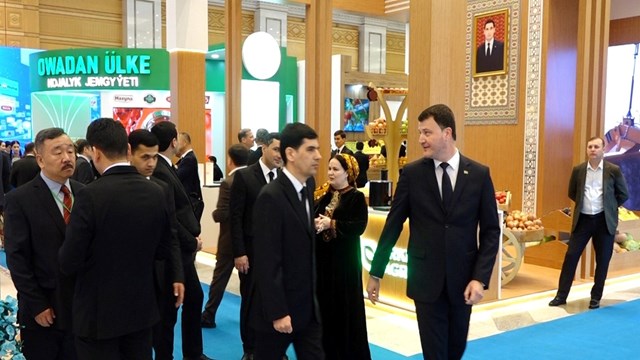 askabat-ta-turkmenistan-in-gelecegine-yatirimlar-forumu-ve-sergisi-duzenlendi