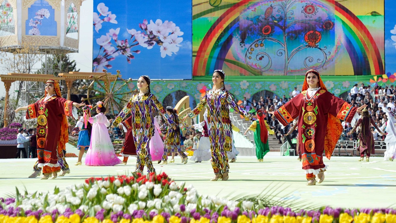 ozbekistan-da-nevruz-bu-yil-da-en-kadim-gelenekler-ve-buyuk-bir-halk-dayanismas