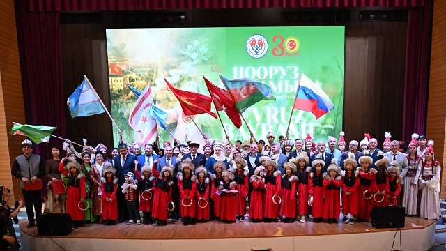 kirgizistan-turkiye-manas-universitesinde-nevruz-bayrami-coskuyla-kutlandi