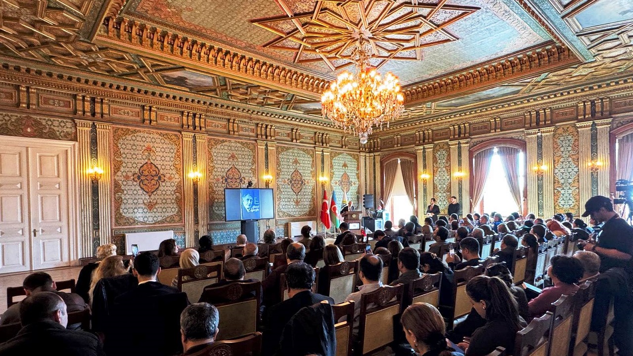 dogu-ile-bati-arasinda-bir-mutefekir-ahmet-agaoglu-bir-kez-daha-tanitildi