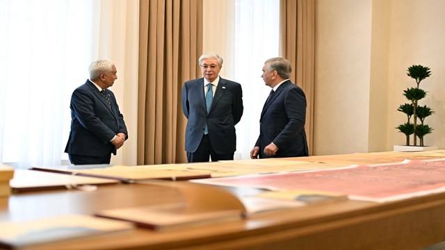 ozbekistan-cumhurbaskani-mirziyoyev-kazakistanli-mevkidasi-tokayev-le-bir-araya