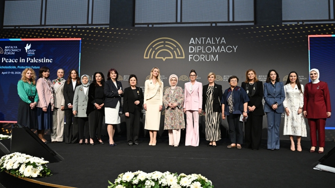 antalya-da-filistinli-cocuklar-icin-vicdan-bulusmasi-egitim-gelecektir