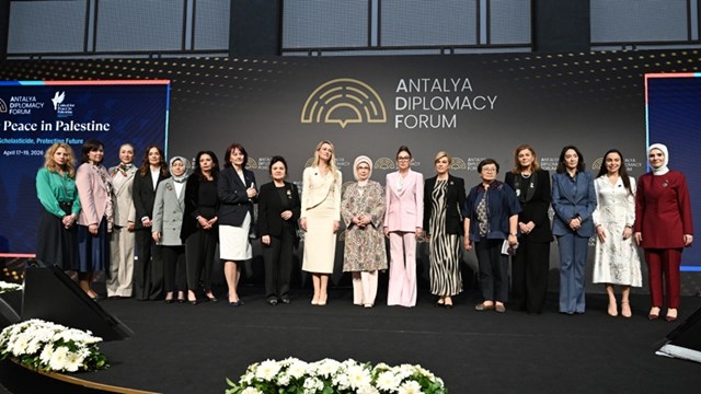 antalya-da-filistinli-cocuklar-icin-vicdan-bulusmasi-egitim-gelecektir