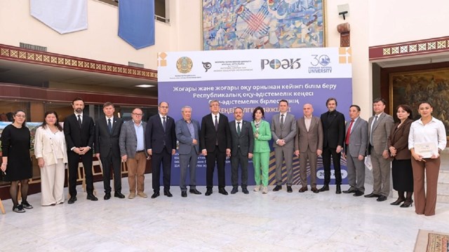 astana-turkoloji-alaninda-uzman-yetistirmenin-guncel-sorunlari-ni-dile-getirdi