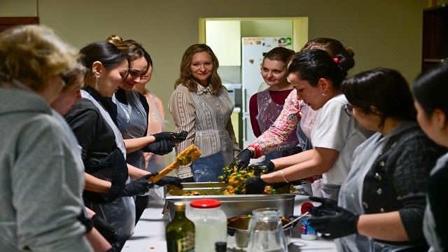 rusya-da-yunus-emre-enstitusunun-turkce-kurslarinda-tam-kapasiteyle-egitim-veril