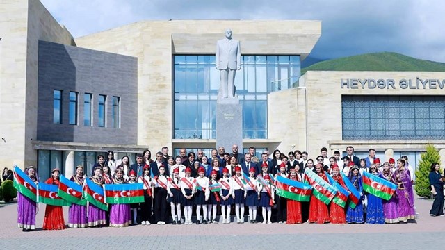 haydar-aliyev-dogumunun-103-yil-donumunde-seki-de-anildi