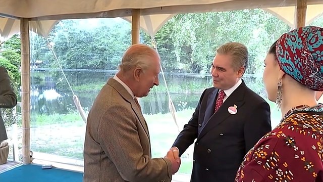 turkmenistan-lideri-gurbanguli-berdimuhamedov-kral-iii-charles-ile-gorustu