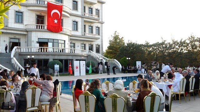 turk-mutfaginin-asirlik-lezzetleri-turkmenistan-da-da-gorucuye-cikti