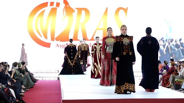 turkmenistan-in-baskenti-askabat-uluslararasi-bir-moda-solenine-ev-sahipligi-ya