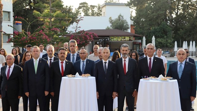 kktcde-gorevini-tamamlayan-turk-ogretmenler-icin-anlamli-veda-resepsiyonu-duzen
