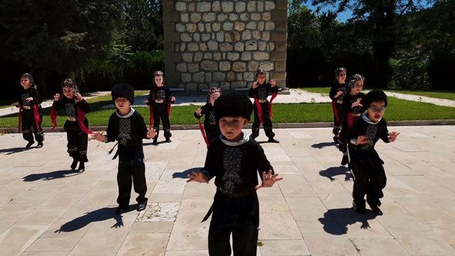 bilecik-te-gorsel-solen-miniklerin-kartal-dansi-cok-begenildi