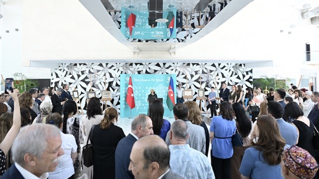 baku-de-turk-islam-sanati-ruzg-ri-esiyor